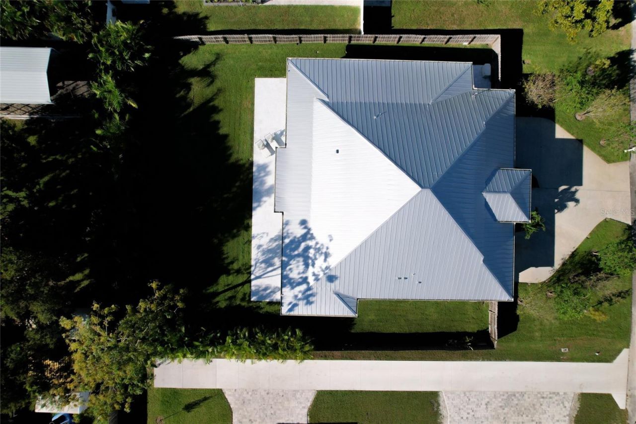 11624 Oak Lane, Seminole, FL 33778 Photo