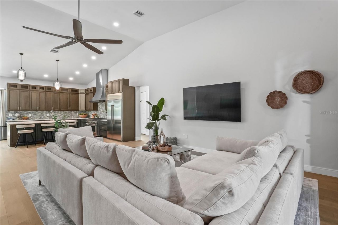 11624 Oak Lane, Seminole, FL 33778 Photo