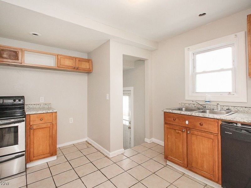 967 Pembrook Road, Cleveland Heights, OH 44121 Photo 11