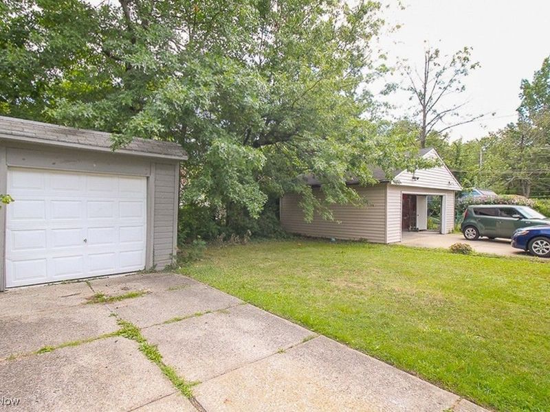 967 Pembrook Road, Cleveland Heights, OH 44121 Photo 3