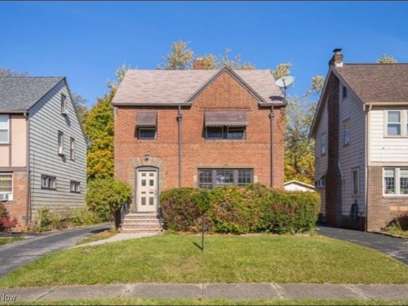 3575 Grosvenor Road, Cleveland Heights, OH 44118 Photo 1