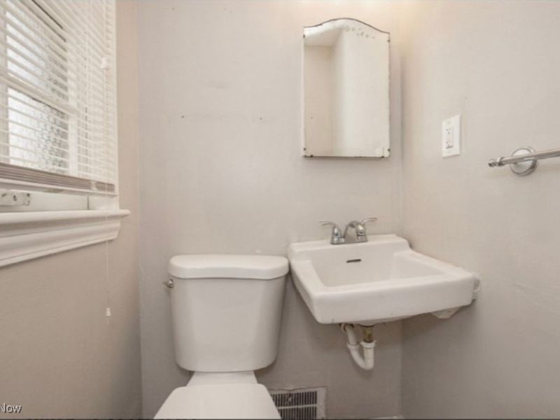 3575 Grosvenor Road, Cleveland Heights, OH 44118 Photo 13