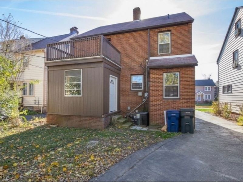 3575 Grosvenor Road, Cleveland Heights, OH 44118 Photo 2