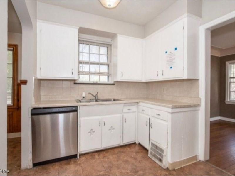 3575 Grosvenor Road, Cleveland Heights, OH 44118 Photo 7