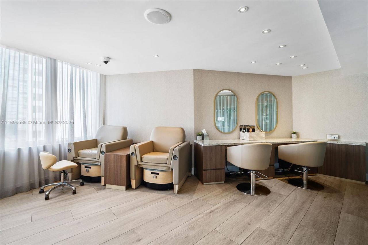 1100 West Ave, Unit 819, Miami Beach, FL 33139 Photo