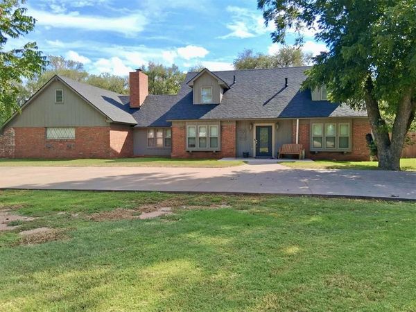 420 W Monroe Street, Mangum, OK 73554
