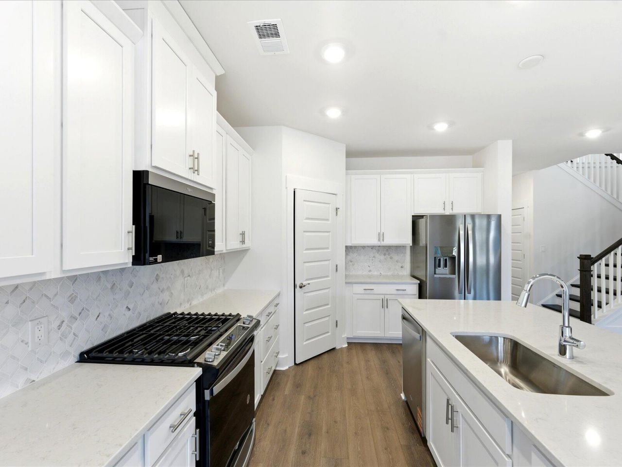 412 Radiant Blue Way Photo 7