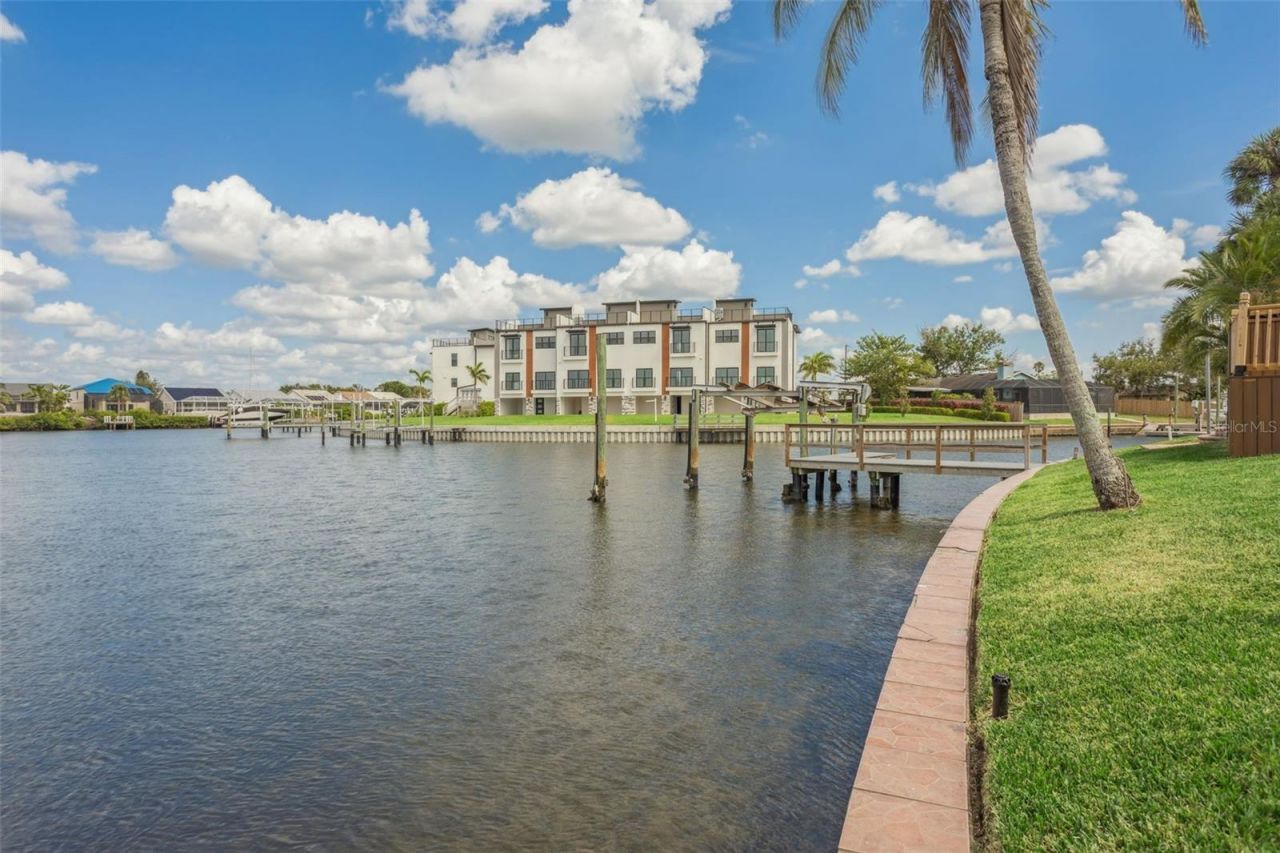 769 Kingston Court, Apollo Beach, FL 33572 Photo