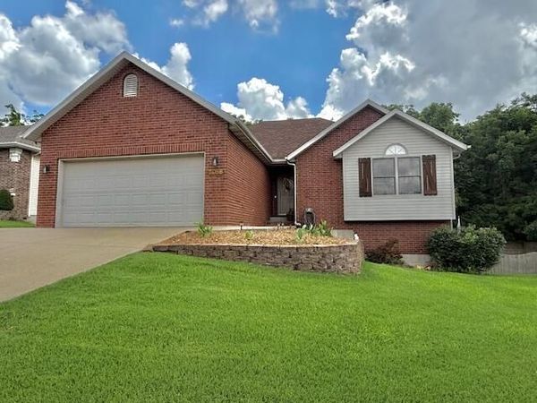 3086 S Suburban Avenue, Springfield, MO 65807