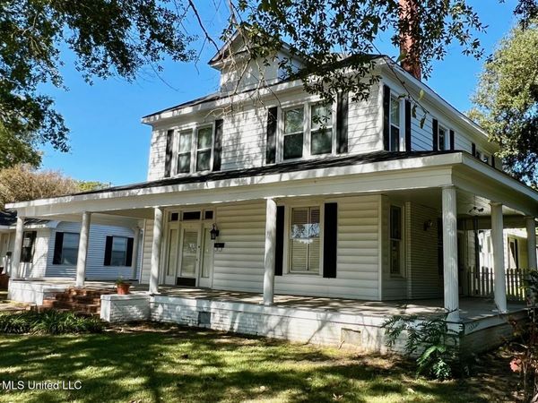 413 E Claiborne Avenue, Greenwood, MS 38930