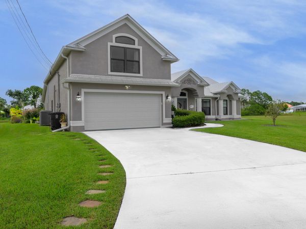 5871 NW Corso Court, Port St. Lucie, FL 34986