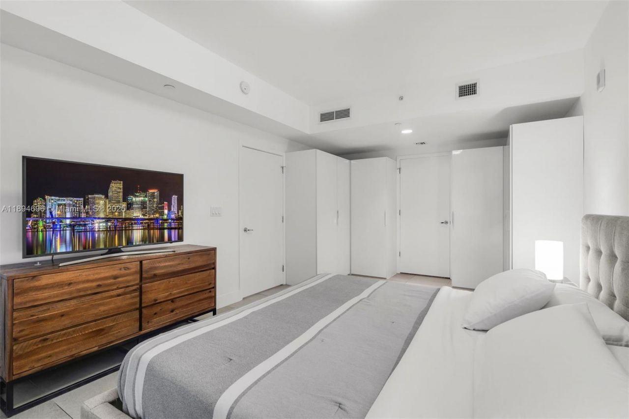 1010 Brickell Ave, Unit 1607, Miami, FL 33131 Photo