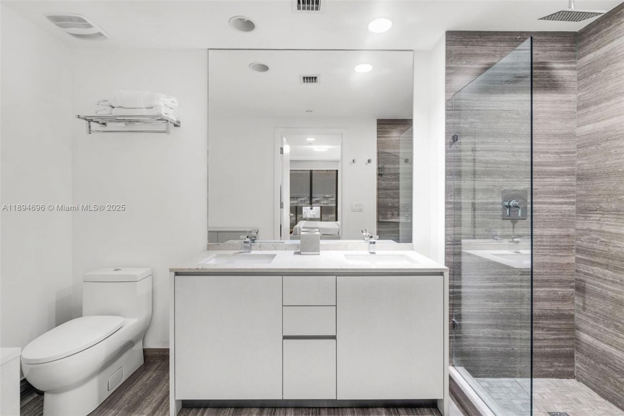 1010 Brickell Ave, Unit 1607, Miami, FL 33131 Photo