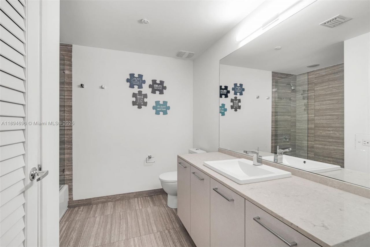 1010 Brickell Ave, Unit 1607, Miami, FL 33131 Photo