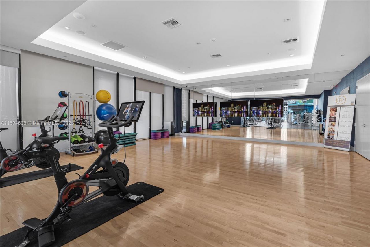 1010 Brickell Ave, Unit 1607, Miami, FL 33131 Photo