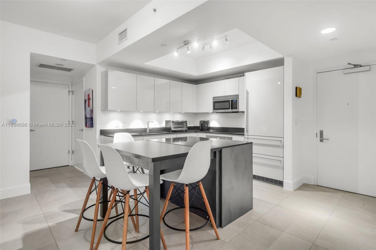 1010 Brickell Ave, Unit 1607, Miami, FL 33131 Photo