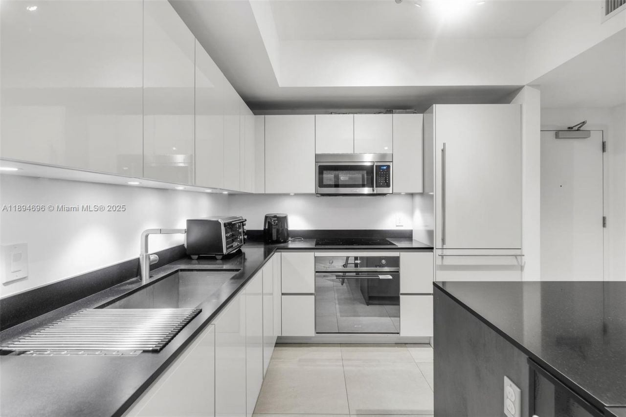 1010 Brickell Ave, Unit 1607, Miami, FL 33131 Photo