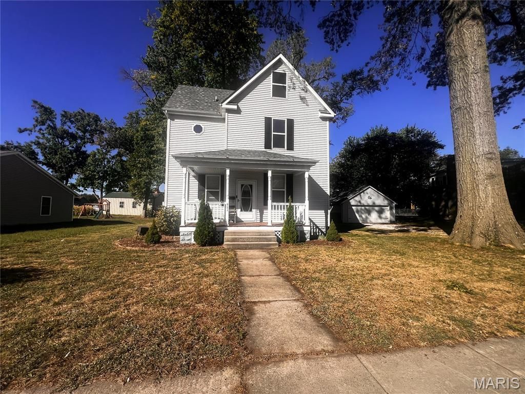 951 10th Street, Carlyle, IL 62231 Main Photo