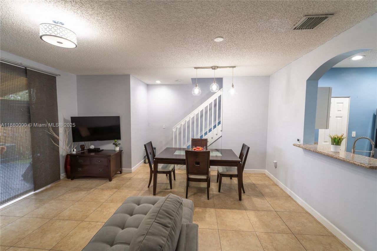 983 NE 42nd Pl, Homestead, FL 33033 Photo