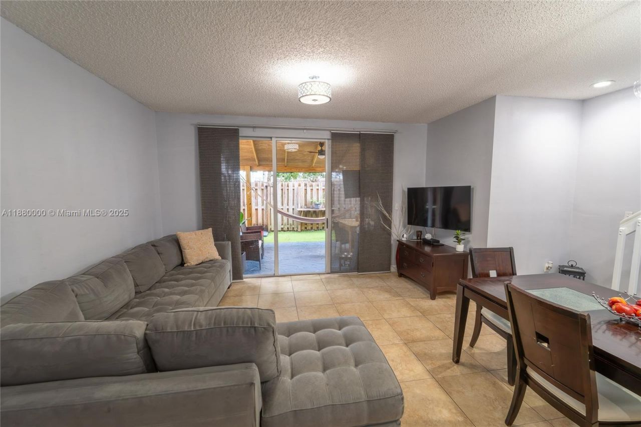 983 NE 42nd Pl, Homestead, FL 33033 Photo