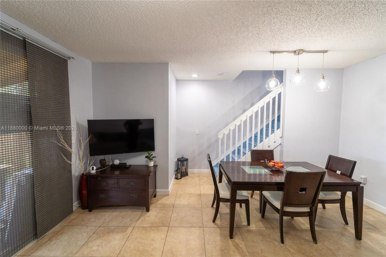 983 NE 42nd Pl, Homestead, FL 33033 Photo