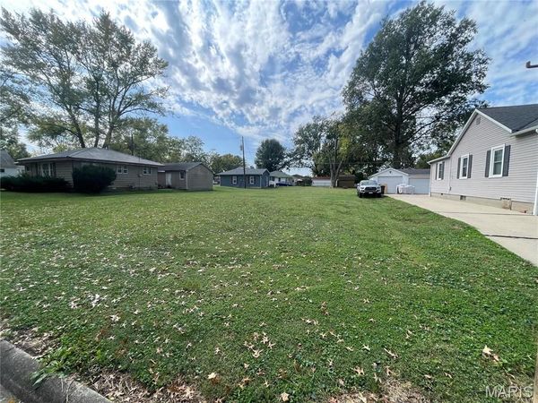 745 S Moore Street, Nashville, IL 62263