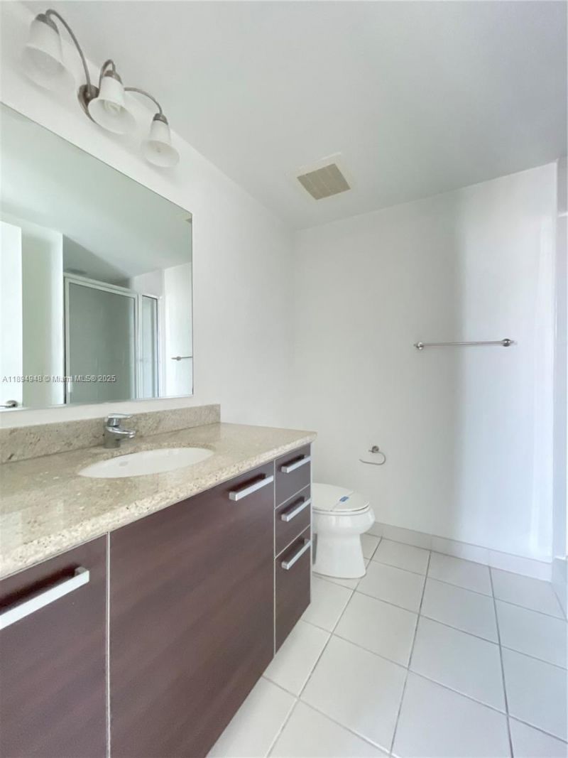 185 SW 7th St, Unit 2411, Miami, FL 33130 Photo