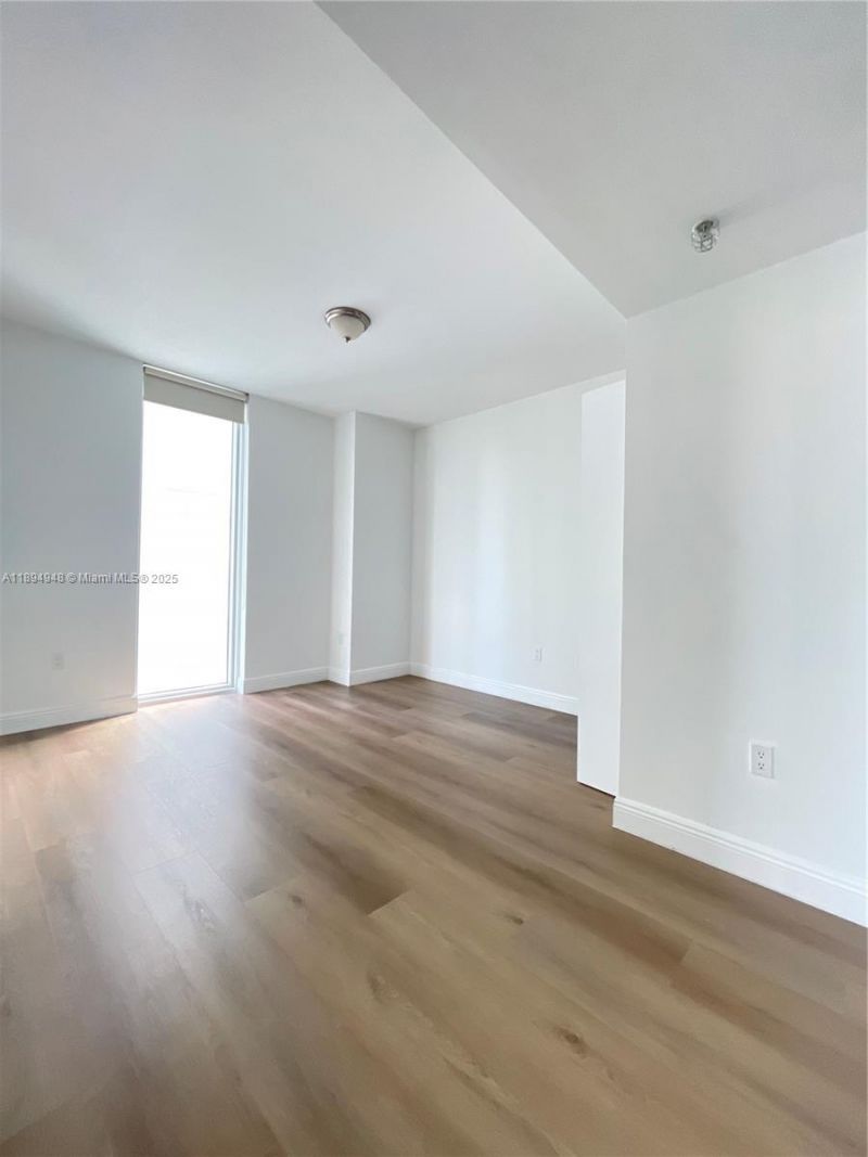 185 SW 7th St, Unit 2411, Miami, FL 33130 Photo