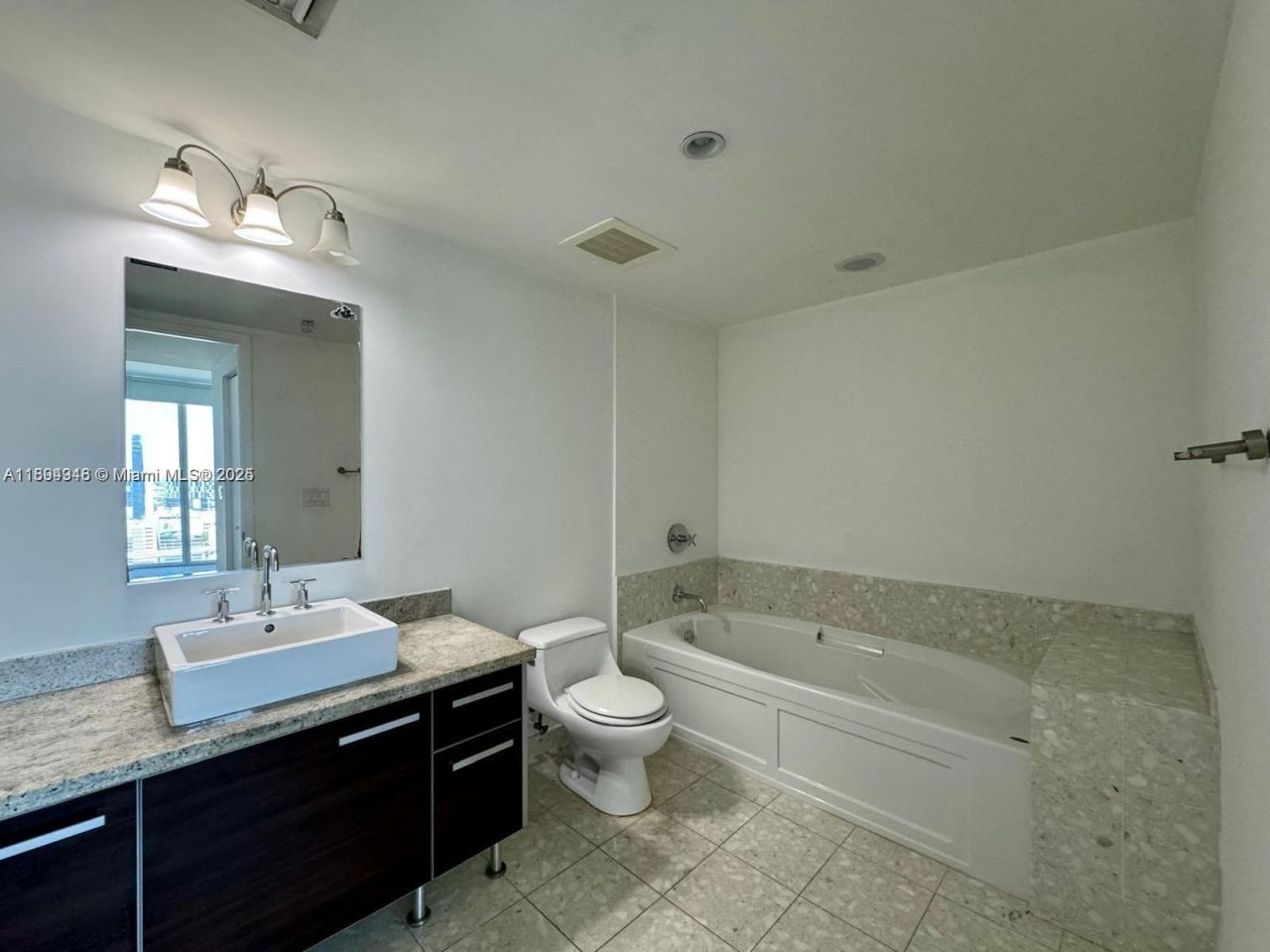 185 SW 7th St, Unit 2411, Miami, FL 33130 Photo