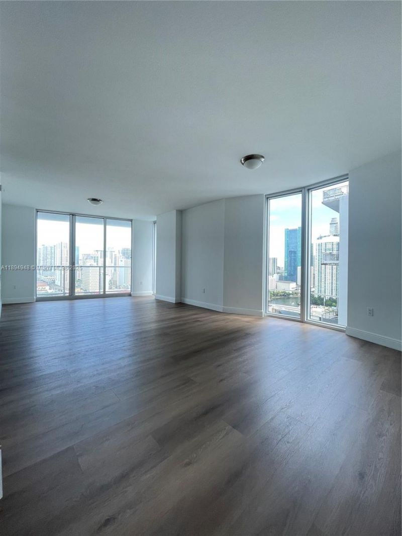 185 SW 7th St, Unit 2411, Miami, FL 33130 Photo