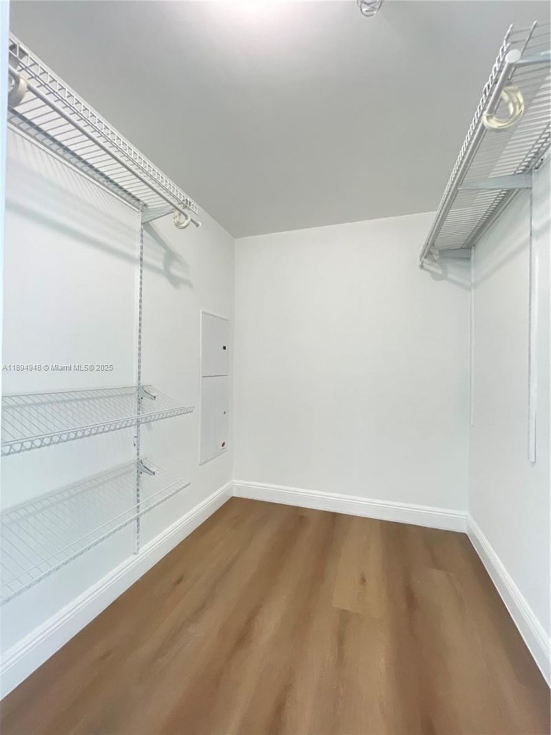 185 SW 7th St, Unit 2411, Miami, FL 33130 Photo