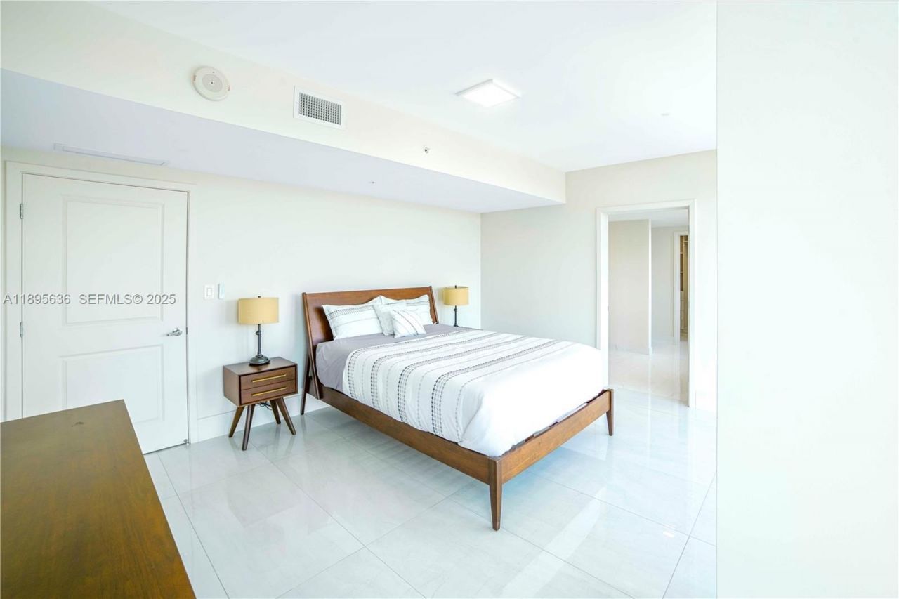 400 Sunny Isles Blvd, Unit 1408, Sunny Isles Beach, FL 33160 Photo