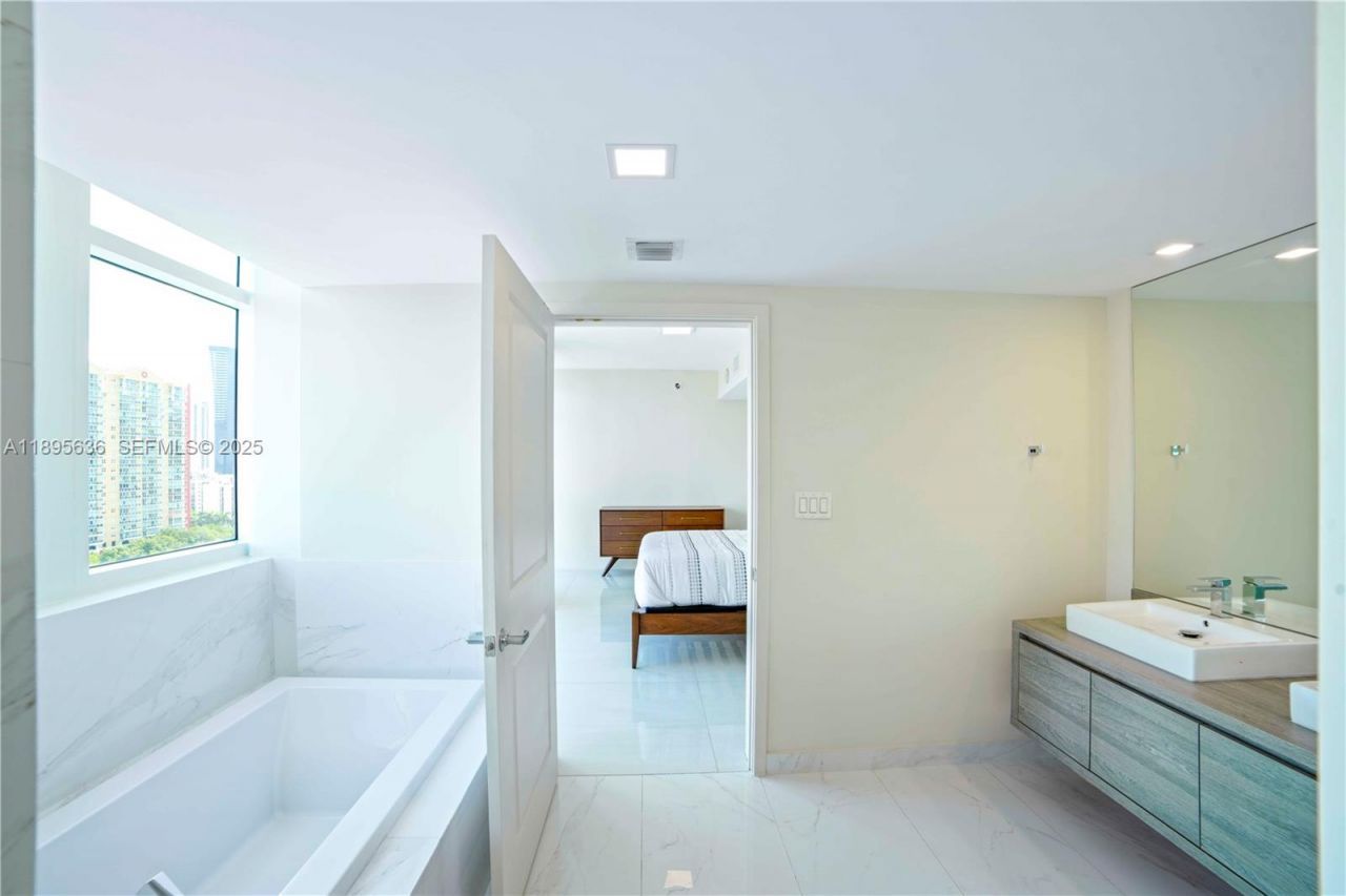 400 Sunny Isles Blvd, Unit 1408, Sunny Isles Beach, FL 33160 Photo