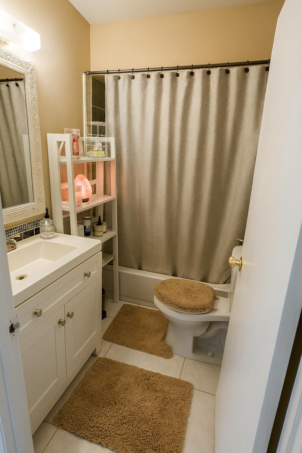 2084 Laura Lane, West Palm Beach, FL 33415 Photo