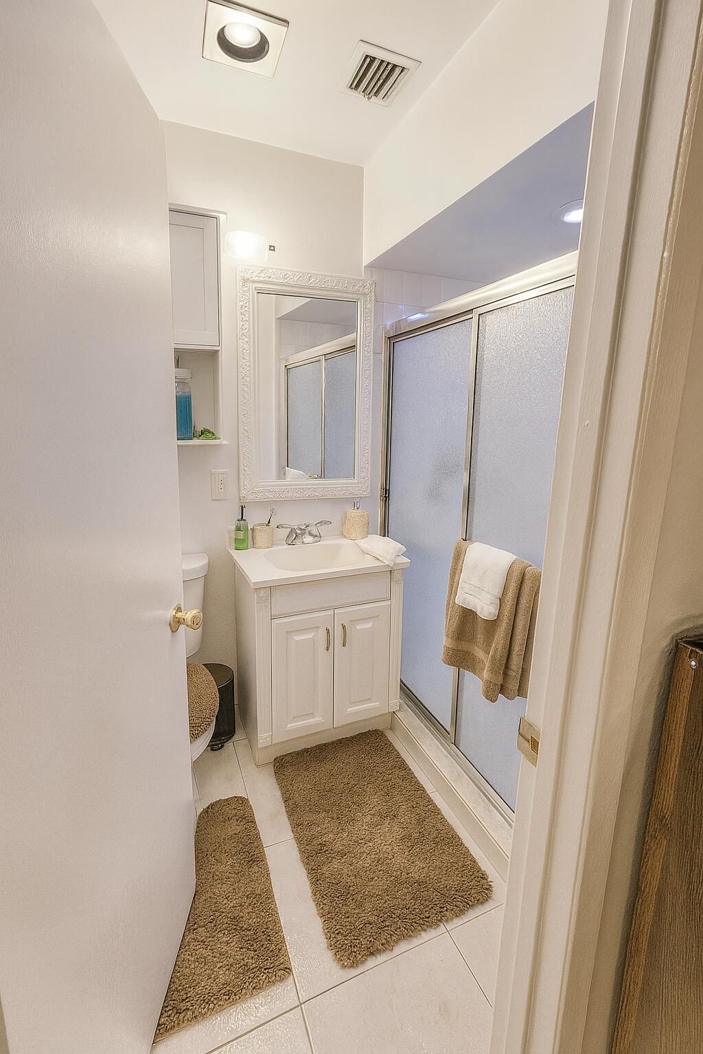 2084 Laura Lane, West Palm Beach, FL 33415 Photo