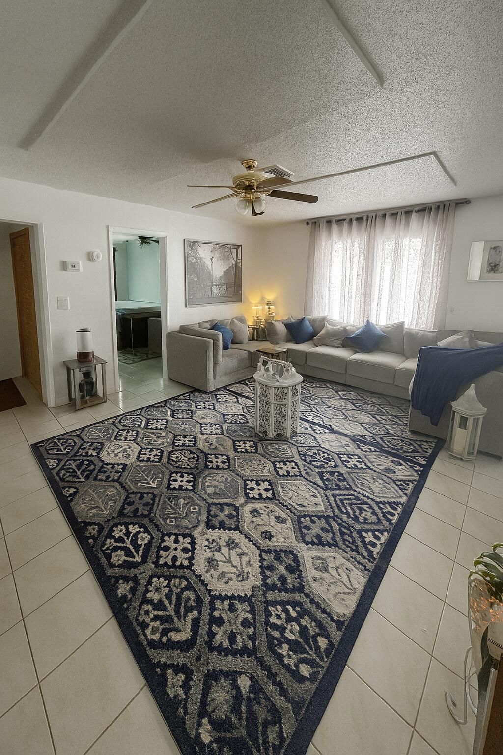 2084 Laura Lane, West Palm Beach, FL 33415 Photo