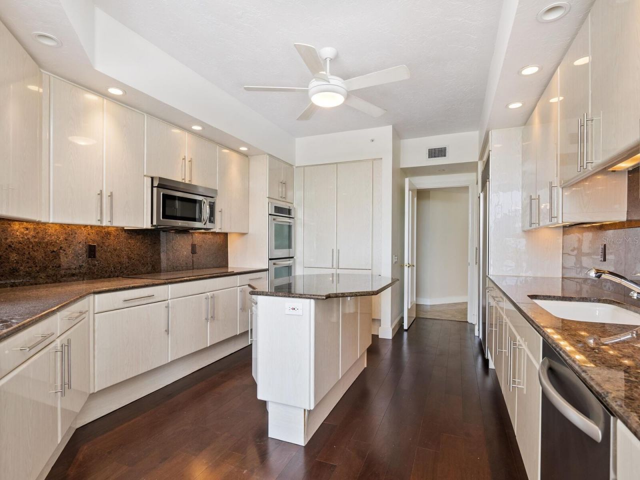 1241 Gulf Of Mexico Drive, Unit 203, Longboat Key, FL 34228 Photo