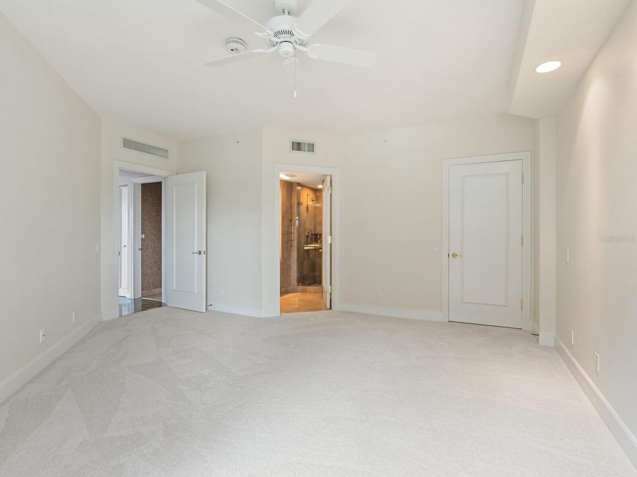 1241 Gulf Of Mexico Drive, Unit 203, Longboat Key, FL 34228 Photo