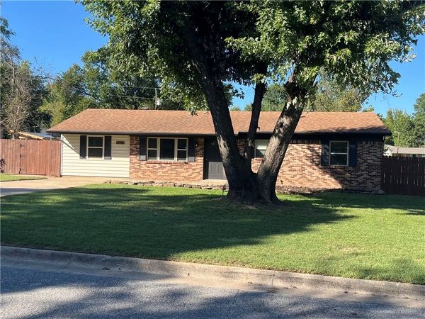 2300 Sycamore Place , Springdale, AR 72762