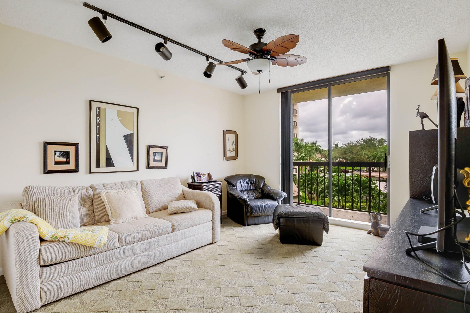 5279 Fountains Drive S, Unit 305, Lake Worth, FL 33467 Photo