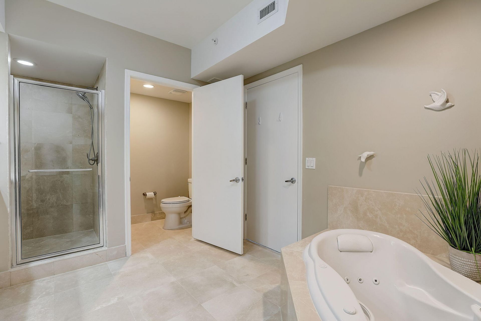 2650 Lake Shore Drive, Unit 804, Riviera Beach, FL 33404 Photo