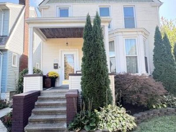 225 SUPERIOR Boulevard, Wyandotte, MI 48192