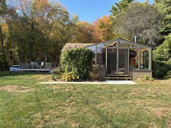 2 Farrar Dr, Holland, MA 01521