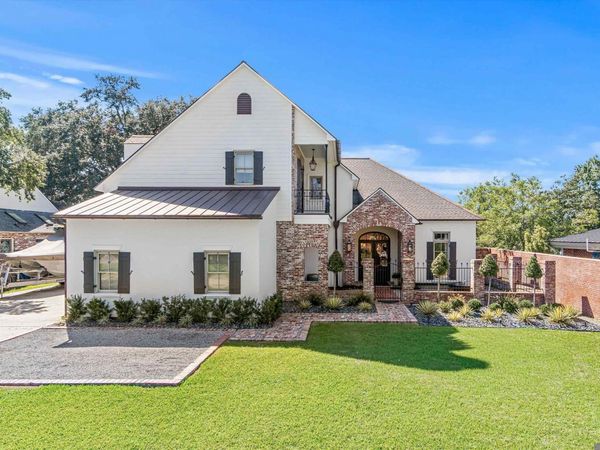 2218 Dove Hollow, Baton Rouge, LA 70809