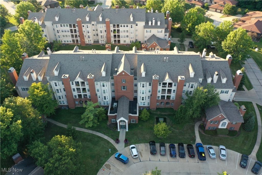 200 Fox Hollow Drive, Unit 104, Mayfield Heights, OH 44124 Main Photo