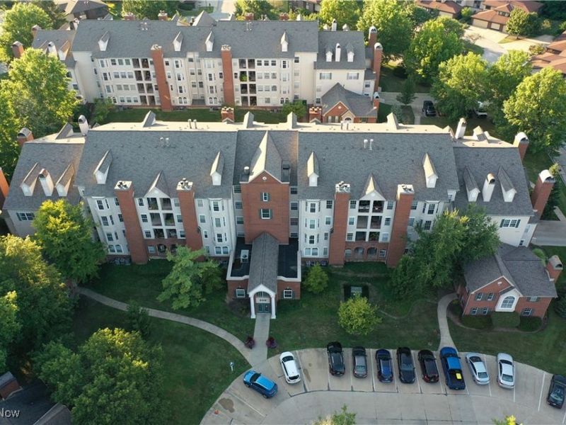 200 Fox Hollow Drive, Unit 104, Mayfield Heights, OH 44124 Photo 1