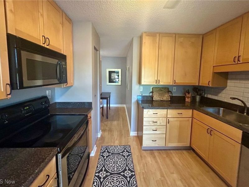 200 Fox Hollow Drive, Unit 104, Mayfield Heights, OH 44124 Photo 8