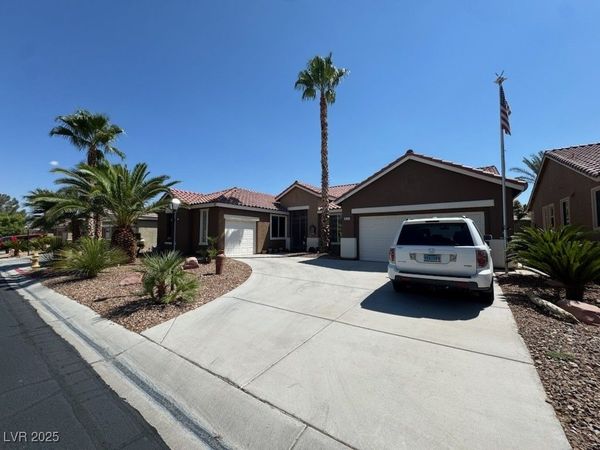 8225 Long Buffalo Avenue, Las Vegas, NV 89131