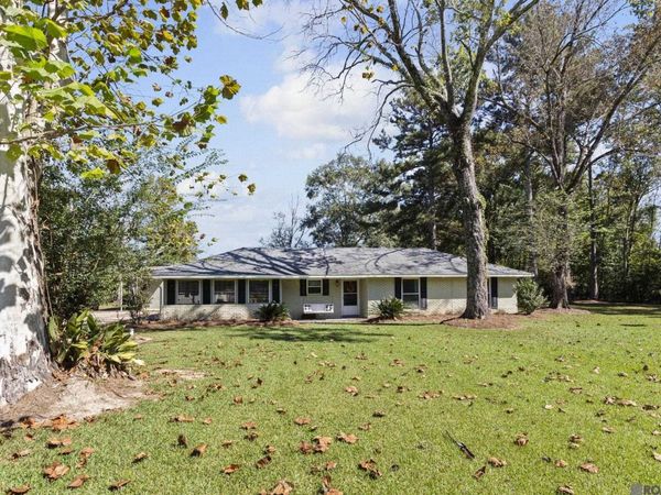 17626 Blackwater Rd, Zachary, LA 70791