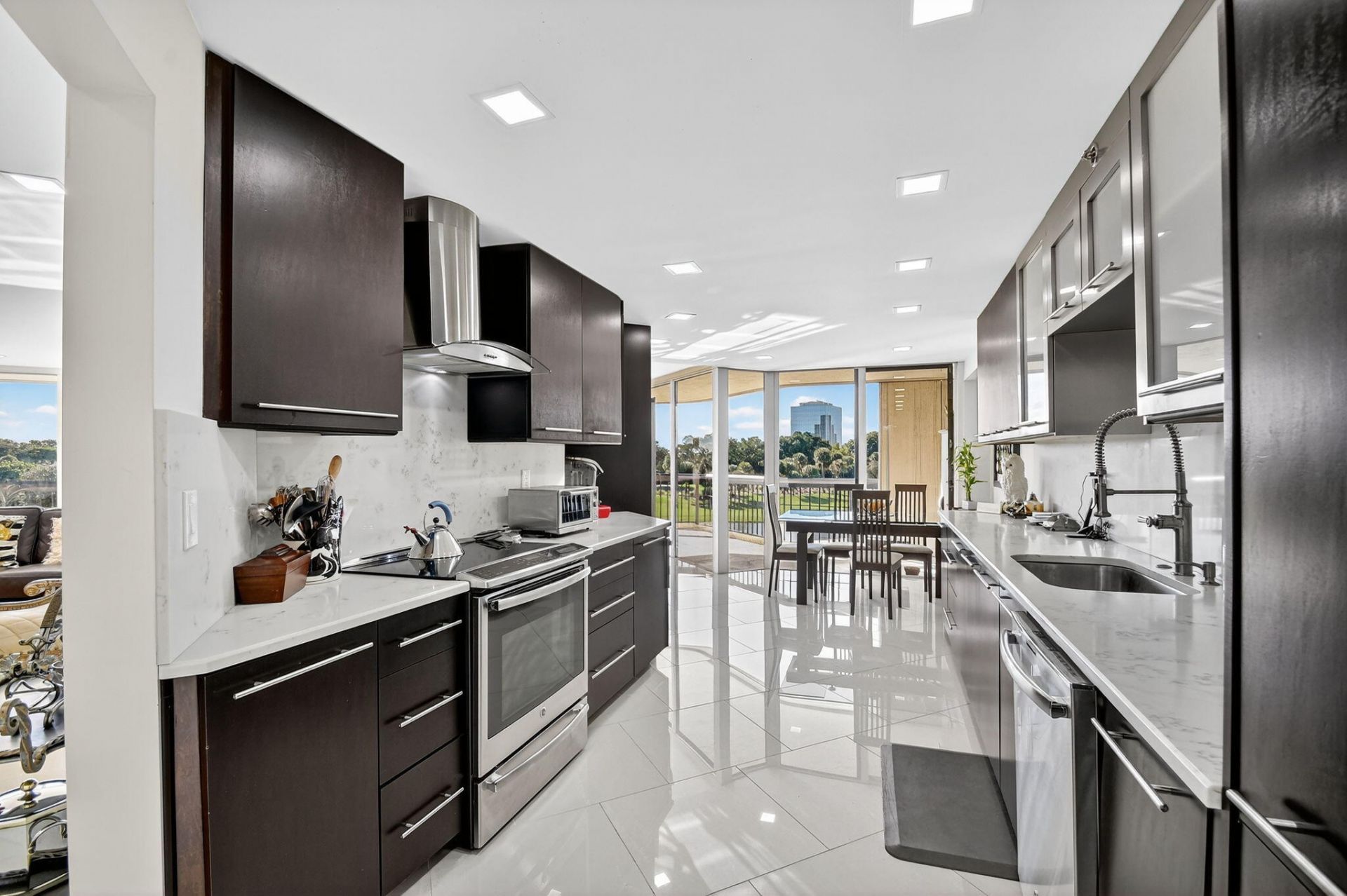 1900 Consulate Place, Unit 203, West Palm Beach, FL 33401 Photo